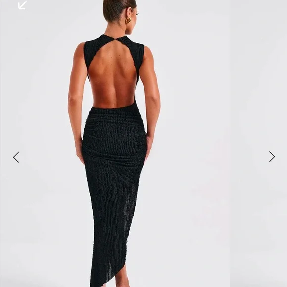 Elegant Black Sleeveless Dress - Picture 3 of 4